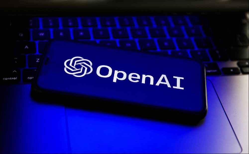 OpenAI CEO奥尔特曼：预计第一批AI智能体今年“加入劳动力大军”