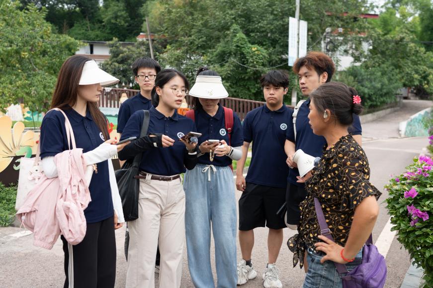 华东理工大学实践团队深入四川曹家镇，探秘百年梨乡的传承与新生